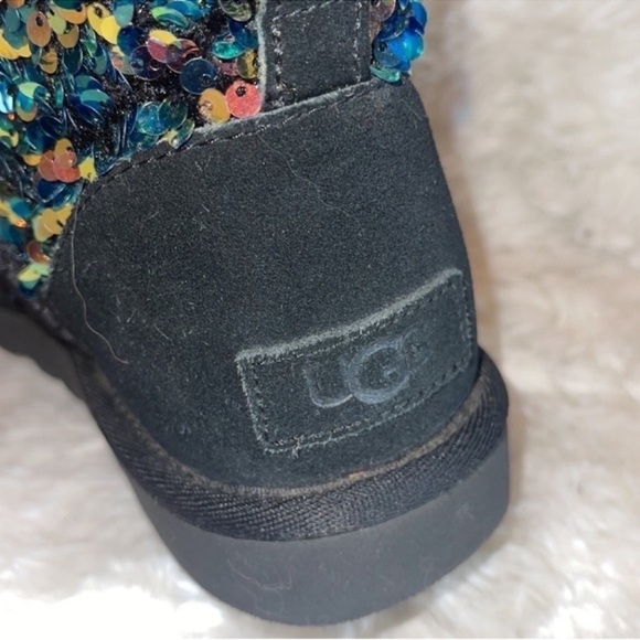 Sequin Embellished Boots Ugg ankle high boots in black leather and fur - Picture 5 of 6
